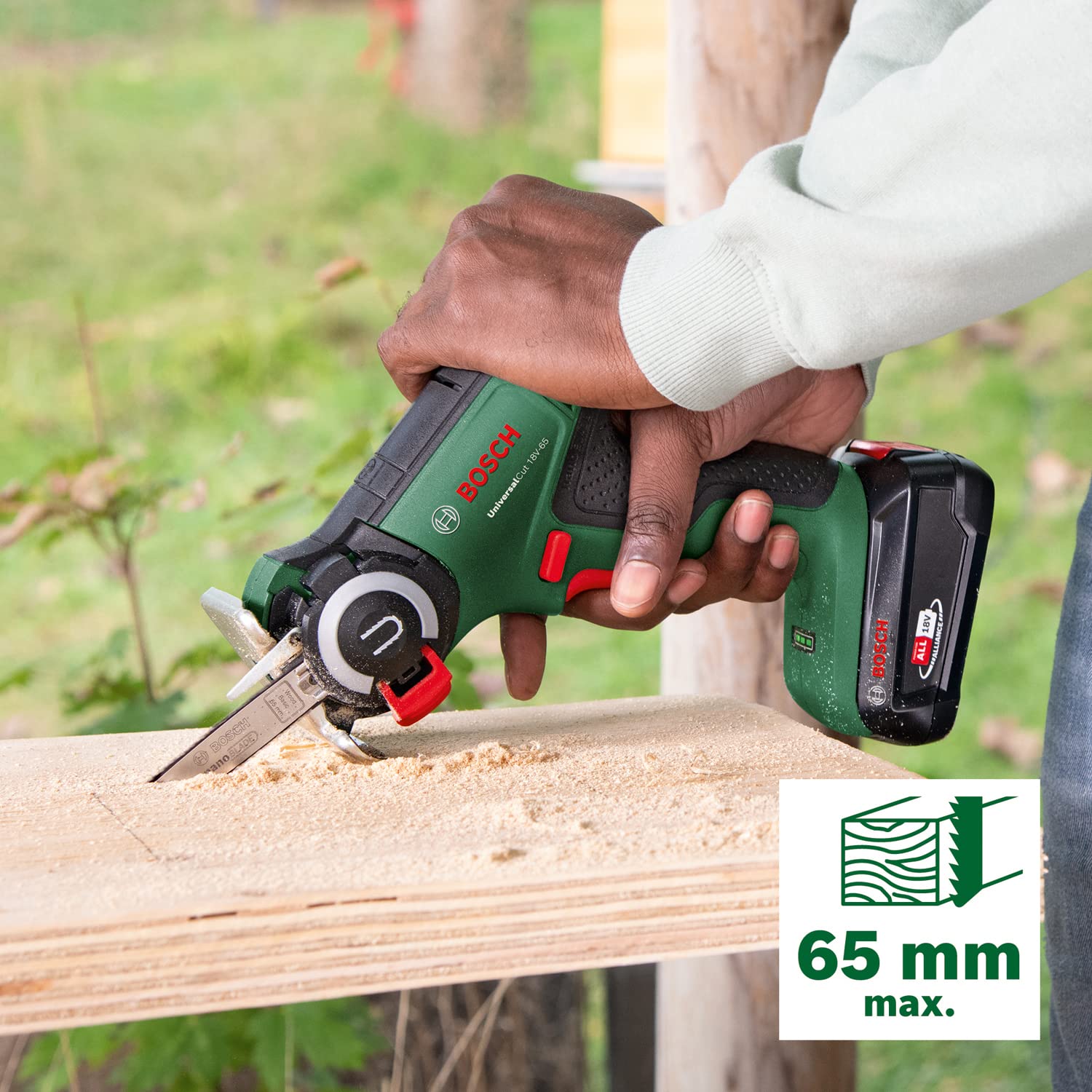 Bosch Akku-NanoBlade-Säge UniversalCut 18V-65 (schnelles Freihand-Schneiden in Holz, Holzwerkstoffen und Plastik; max. Schnitttiefe 65 mm; 18-Volt-System; 1x 2,5Ah Akku und Ladegerät)